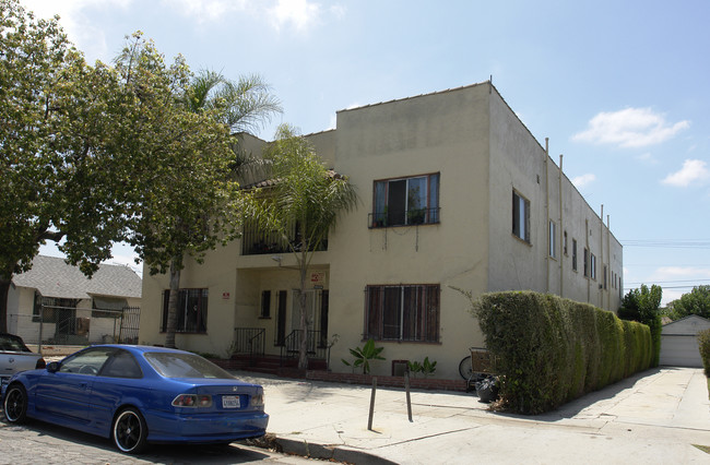 6016 Eleanor Ave in Los Angeles, CA - Building Photo - Building Photo