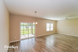 1544 Mathews Manor Dr in Jacksonville, FL - Foto de edificio - Building Photo