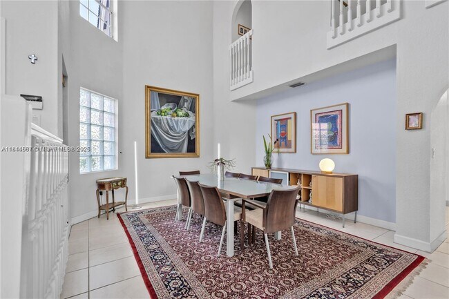 7048 NW 107th Pl in Doral, FL - Building Photo - Building Photo