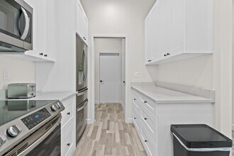 2420 Valentine St in Sarasota, FL - Building Photo - Building Photo