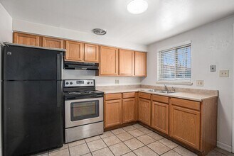 4515 Flower St in Wheat Ridge, CO - Foto de edificio - Building Photo