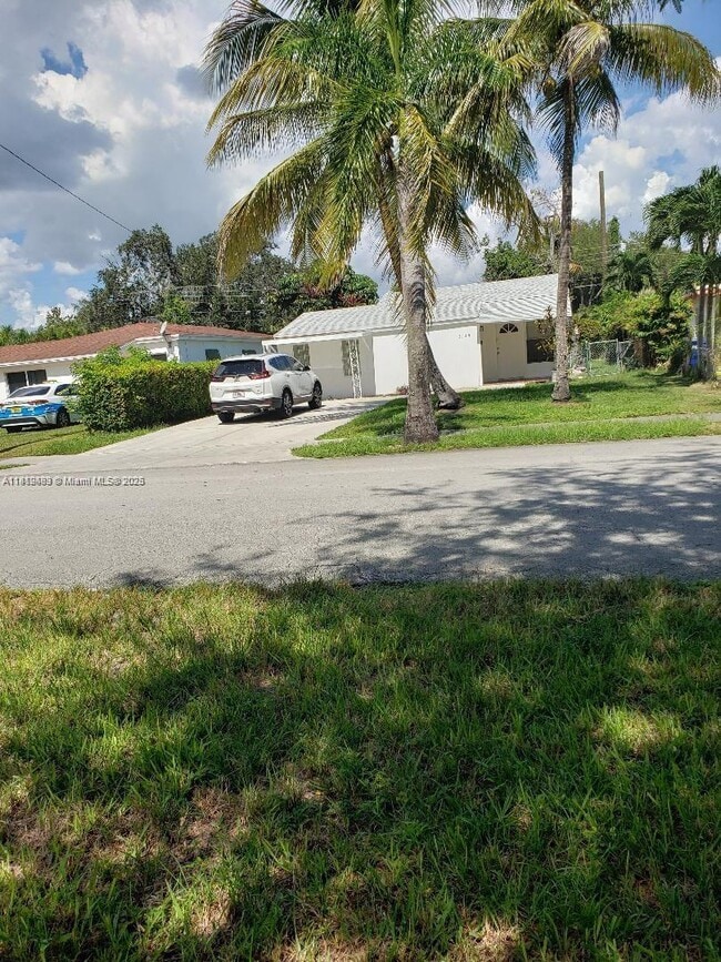 2149 NE 179th St in North Miami Beach, FL - Building Photo - Building Photo