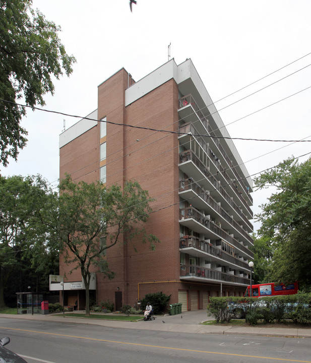 Louise Towers in Toronto, ON - Building Photo