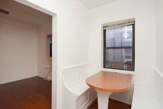 3024 N Halsted St, Unit B4 in Chicago, IL - Building Photo - Building Photo