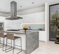 1081 W 48th St in Miami Beach, FL - Foto de edificio - Building Photo