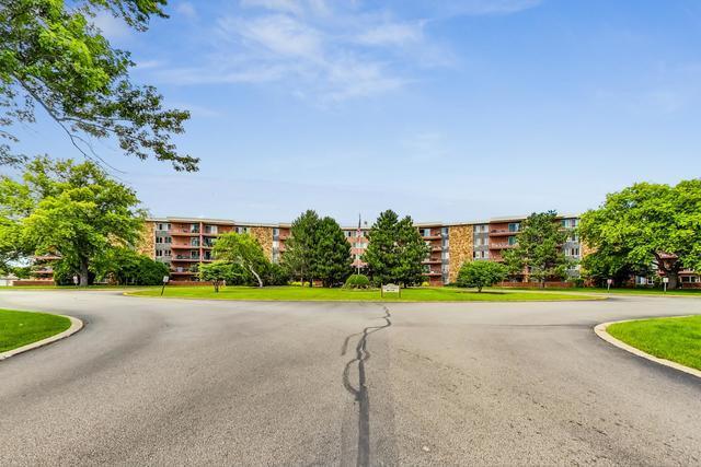 16 E Old Willow Rd in Prospect Heights, IL - Building Photo