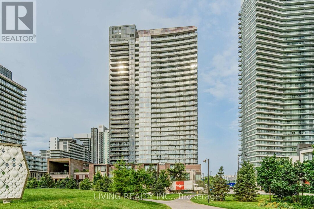 121-1121 McMahon Dr in Toronto, ON - Building Photo