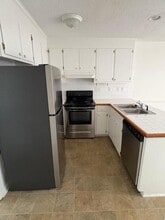 3835 Sterling Pointe Dr in Winterville, NC - Foto de edificio - Building Photo