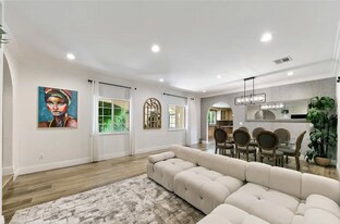 11265 Sunshine Ter in Studio City, CA - Building Photo