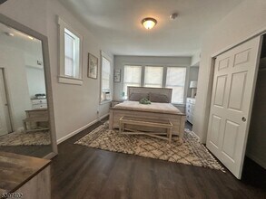 142 Mapes Ave in Newark, NJ - Foto de edificio - Building Photo