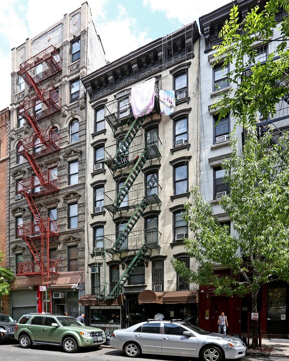 7 Spring St in New York, NY - Building Photo