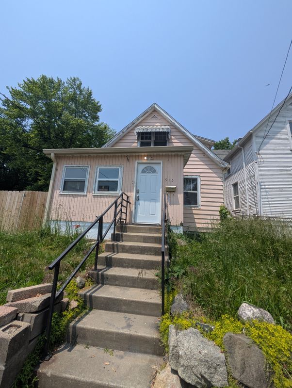 property at 915 NE Rock Island Ave