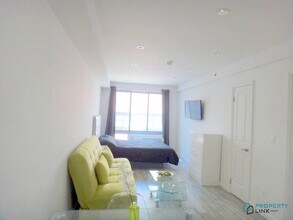 521 W 48th St in New York, NY - Building Photo - Building Photo