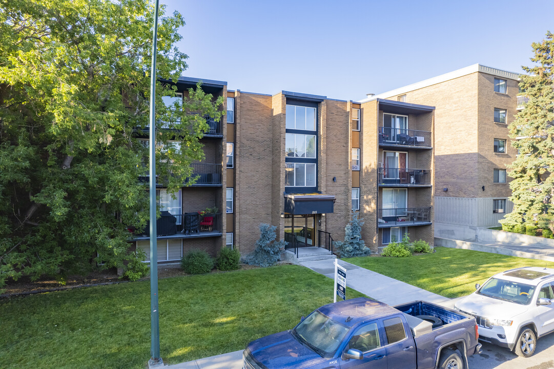 515 57th Ave SW in Calgary, AB - Building Photo