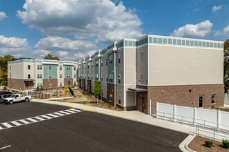 The Greenwood in Jackson, MI - Building Photo - Building Photo