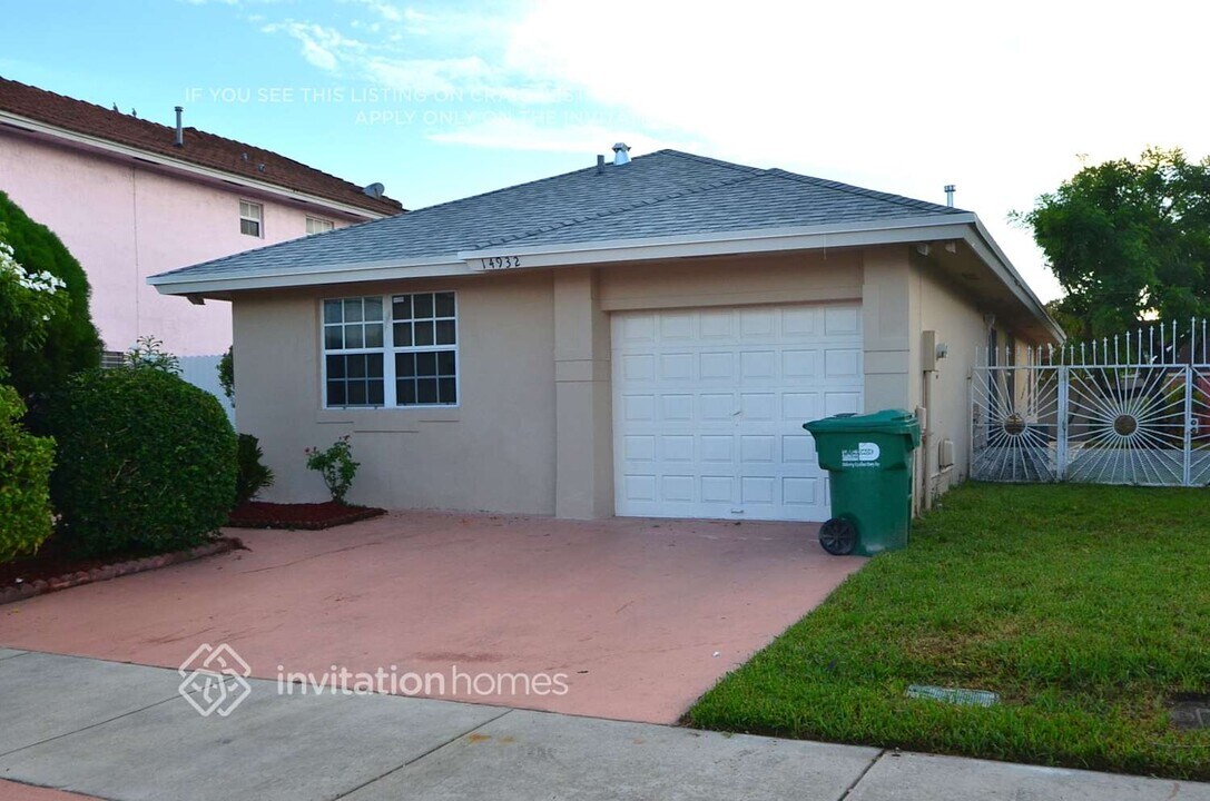 14932 SW 59th St in Miami, FL - Building Photo