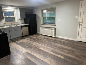 2 Hodgkiss Dr in Mckees Rocks, PA - Foto de edificio - Building Photo