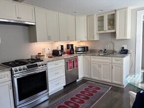 38 Fort Hill St in Hingham, MA - Building Photo - Building Photo