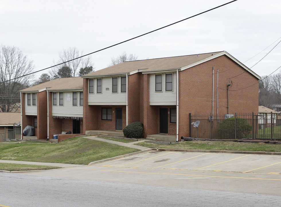 College Hills Apartments in Atlanta, GA - Building Photo