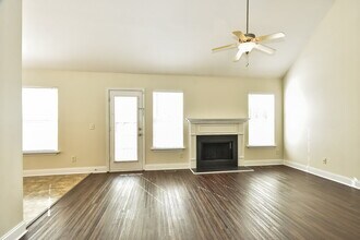 1565 Bridgecrest Dr in Nashville, TN - Building Photo - Building Photo