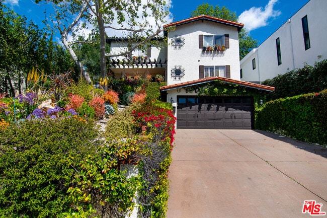 5176 Don Pio Dr in Los Angeles, CA - Building Photo - Building Photo