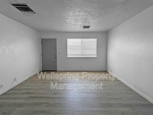 201 S Sunset St in Ridgecrest, CA - Building Photo - Building Photo