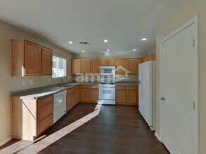 969 Medina de Leon Ave in Henderson, NV - Building Photo - Building Photo
