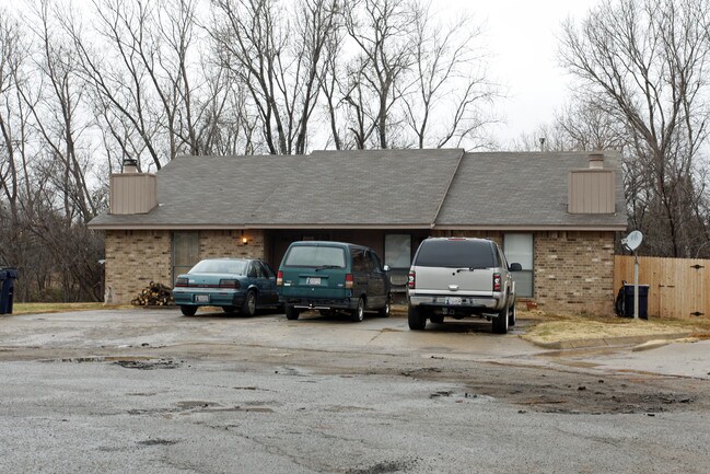 1016-1018 Aspen Ct in Noble, OK - Building Photo - Building Photo