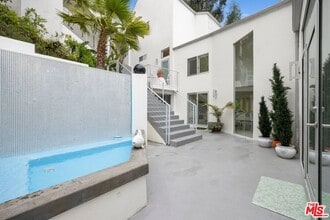 3210 Coldwater Canyon Ln in Beverly Hills, CA - Building Photo - Building Photo
