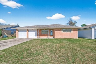 2607 Penfield Dr in Pasadena, TX - Building Photo