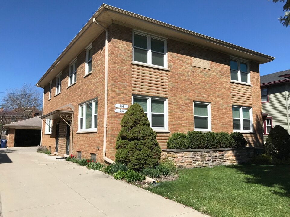 716 N La Grange Rd in La Grange Park, IL - Foto de edificio