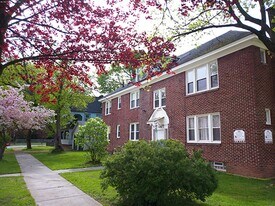 400 Harvard Pl in Syracuse, NY - Building Photo