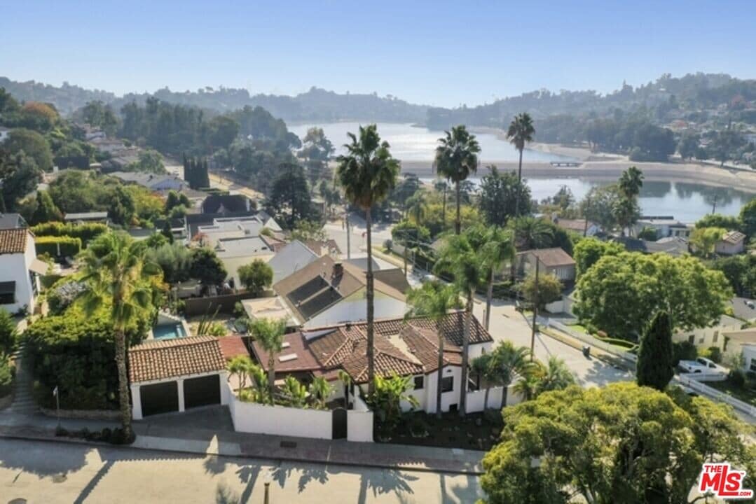 2634 Lakewood Ave N in Los Angeles, CA - Building Photo