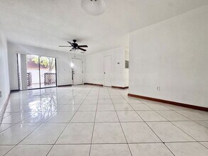 4108 Flying Fortress Ave in Kissimmee, FL - Foto de edificio - Building Photo