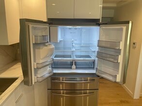 22261 Haynes St in Canoga Park, CA - Building Photo - Building Photo