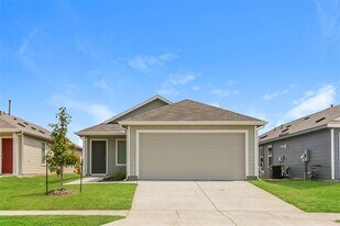 911 Ponderosa Ln in Princeton, TX - Building Photo