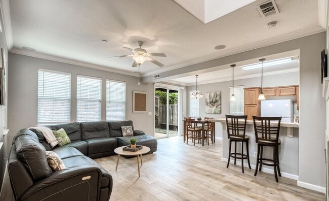 2352 la Villa Way in Redding, CA - Building Photo - Building Photo