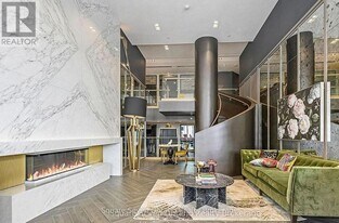 395 Dundas St W in Oakville, ON - Building Photo