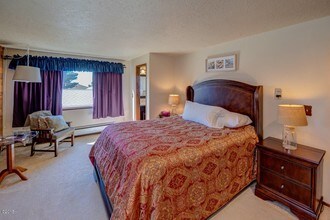 1007 NW Lake St-Unit -Upper in Newport, OR - Building Photo - Building Photo