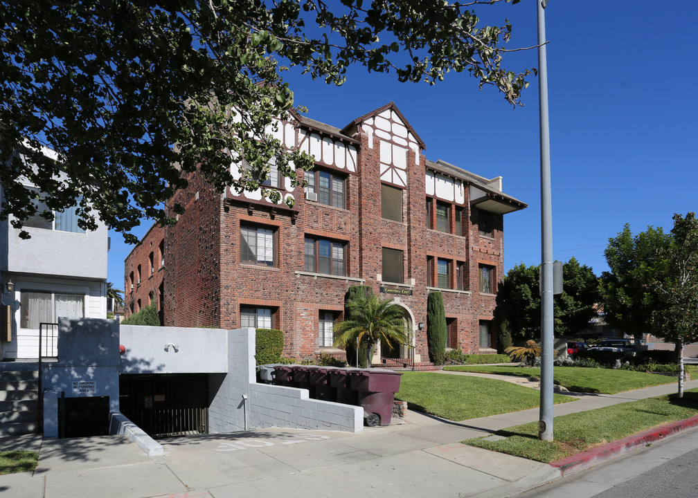 319 W Wilson Ave in Glendale, CA - Building Photo