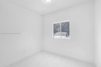 2419 NW 97th St in Miami, FL - Building Photo - Building Photo