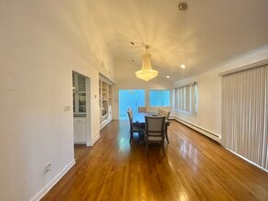 1 Ramsey Rd in Great Neck, NY - Building Photo - Building Photo