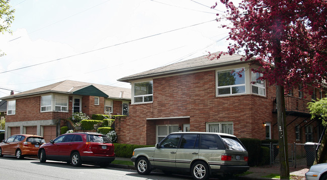 3440-3464 SE Madison St in Portland, OR - Building Photo - Building Photo