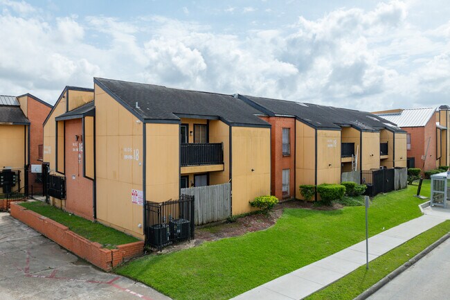 Bellfort Village in Houston, TX - Building Photo - Building Photo