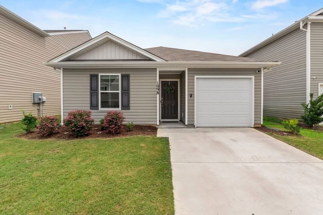 1098 Belmont Grn Rd in Columbia, SC - Building Photo