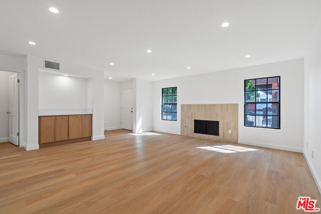 2541 Stoner Ave in Los Angeles, CA - Building Photo
