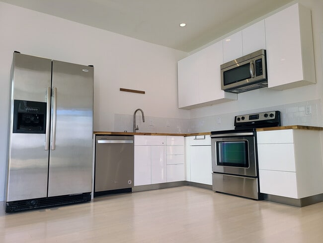 530 Tompkins Ave, Unit A in San Francisco, CA - Foto de edificio - Building Photo