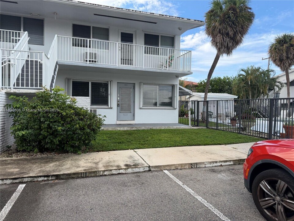 2020 NE 51st Ct in Fort Lauderdale, FL - Building Photo