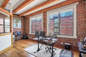33 Sleeper St in Boston, MA - Building Photo - Building Photo