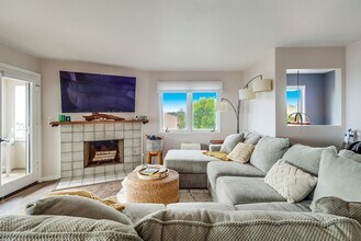 110 S Guadalupe Ave in Redondo Beach, CA - Building Photo - Building Photo